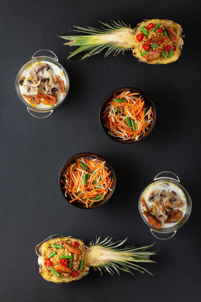 Тайская кухня с морепродуктами и курицей