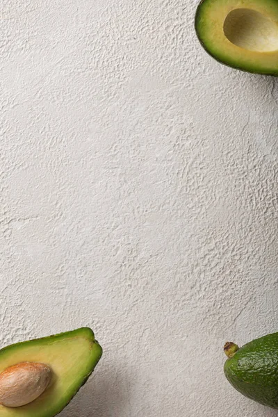 Avocado Light Concrete Background — Stock Photo, Image