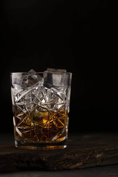 Whiskey Oder Cognac Ist Einem Altmodischen Glas Nahaufnahme — Stockfoto