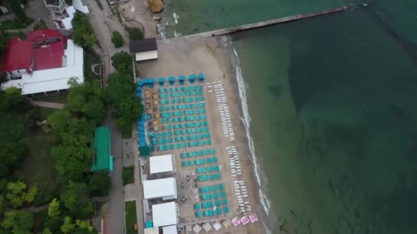 Vídeo Panning Drone Mavic Sobre Costa Mar Com Praias Uma — Vídeo de Stock