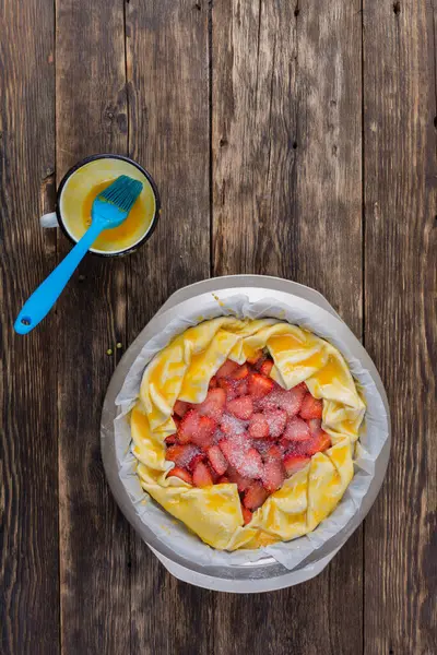 Matlagning Jordgubbstårta Trä Bakgrund Hemlagad Mat — Stockfoto