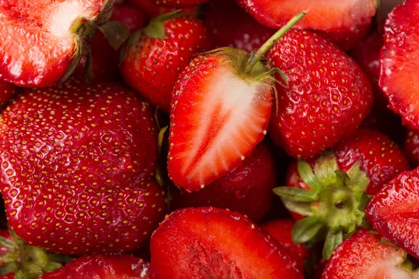 Frisch Geschnittene Erdbeeren Für Marmeladen Oder Kuchenfüllung Nahaufnahme Draufsicht — Stockfoto