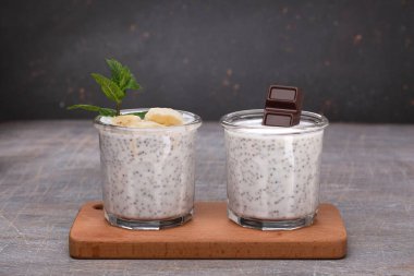 Chia tohumu ve meyve suyu, sağlıklı diyet yiyecekler, keto diyeti.