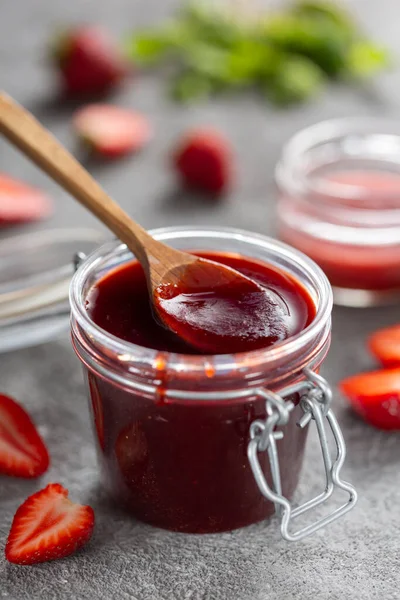 Recept Výrobu Jahodové Marmelády Domácí Kuchyni Zblízka — Stock fotografie