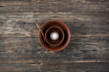 Yemek pişirme ve toprak kaplama ile doğal gıda konsepti. kırsal otantik yemekler.