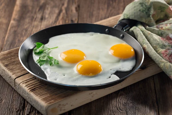 Gebratene Eier Der Pfanne Großaufnahme Gesundes Frühstück — Stockfoto