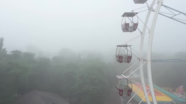 Drone Vidéo Ferris Roue Dans Parc Attractions Ville Par Matin — Video