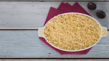 Organik erikli kek tarifi, kırsal masadaki ürünler..