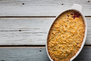 Organik erikli kek tarifi, kırsal masadaki ürünler..