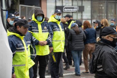 19 Eylül 2021, Kiev, Ukrayna, bir grup polis memuru şehirde toplu bir halk etkinliğini koruyorlar.