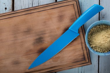 Çiğ organik yeşil kibrit çayı kasede, vejetaryen yemeği.