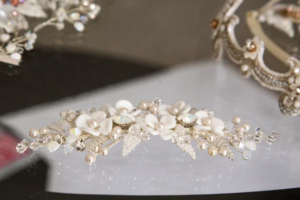  gelinler için taş aksesuarlar