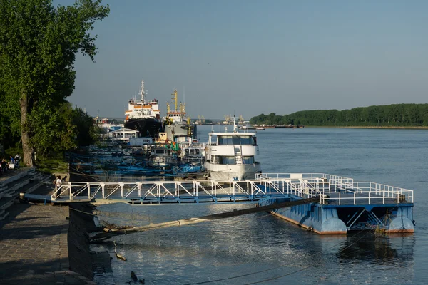 Galati barcos de estacionamento — Fotografia de Stock