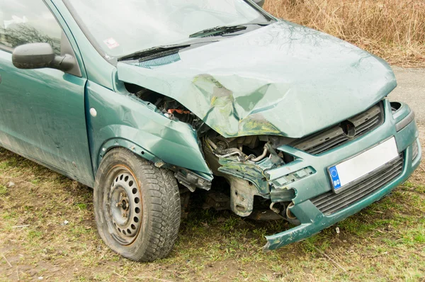 Green car have an accident — Stock Photo, Image