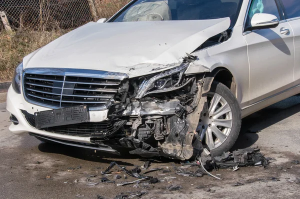 Coche en un accidente —  Fotos de Stock