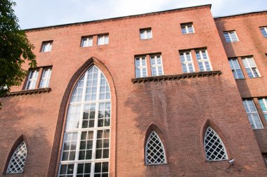 Pencere ve çimento, eski duvar