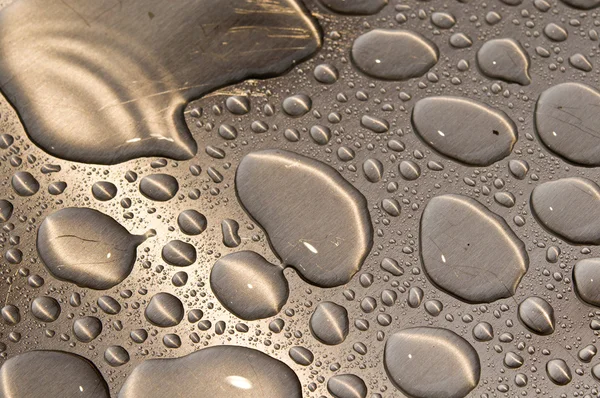 Gotas de agua sobre metal cepillado —  Fotos de Stock