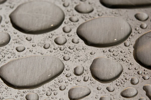 Gotas de agua sobre metal cepillado —  Fotos de Stock