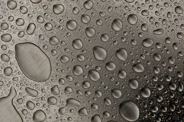 Gotas de água em metal escovado — Fotografia de Stock