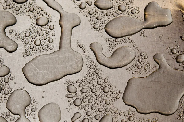 Gotas de agua sobre metal cepillado —  Fotos de Stock