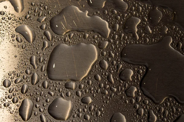 Gotas de agua sobre metal cepillado —  Fotos de Stock