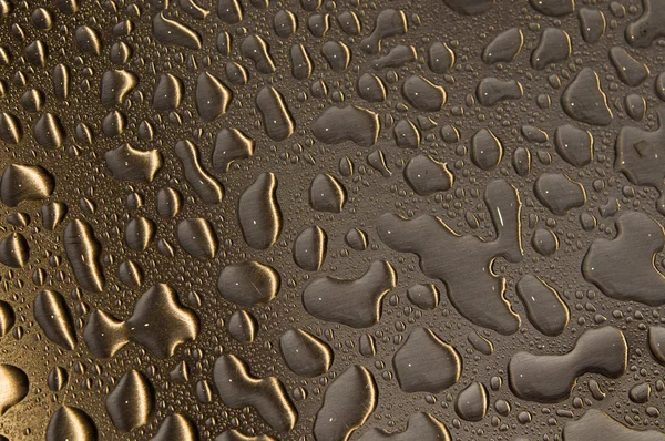 Gotas de agua sobre metal cepillado — Foto de Stock