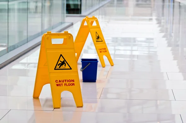 Warning sign slippery — Stock Photo, Image