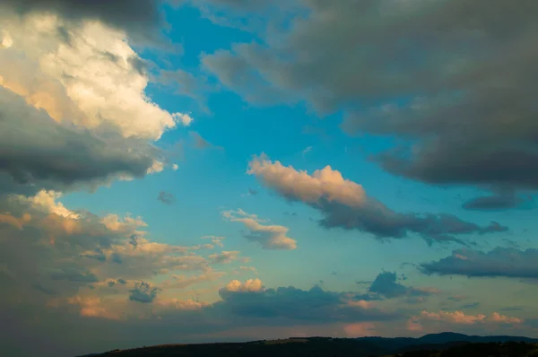 Puesta de sol con rayos de sol — Foto de Stock