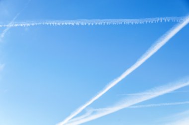 Bulutlu mavi gökyüzü