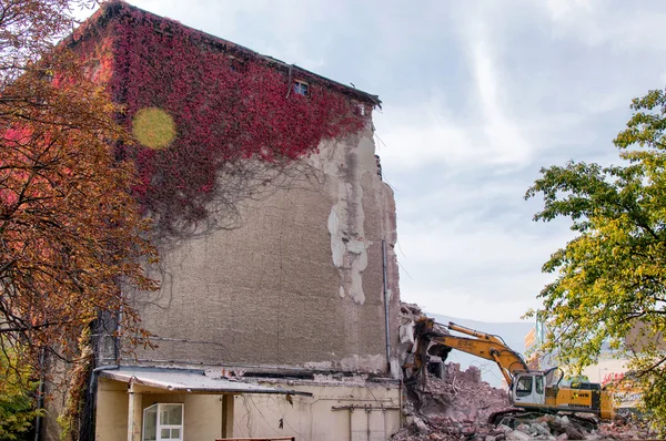 Demolición de edificios en zonas urbanas — Foto de Stock