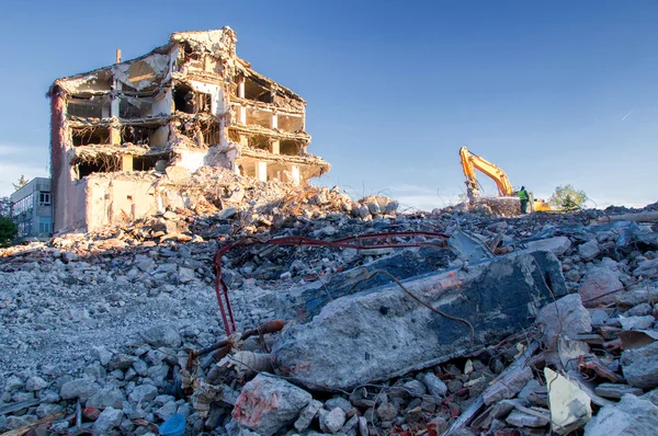Demolición de edificios en zonas urbanas — Foto de Stock