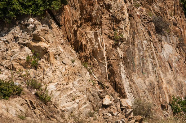 Rocas marrones en montañas —  Fotos de Stock