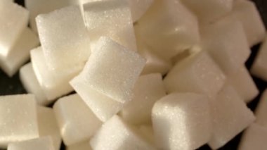 Siyah arka planda yakın plan şekerleme. Güzel malzeme. Sağlıklı beslenme ve şeker hastalığı.