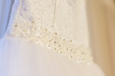 Düğün elbise bekleyen gelin