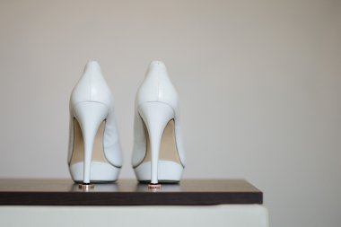 Gelin beyaz ayakkabı