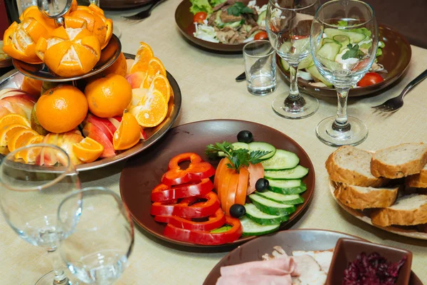 Krásně zdobené stravování banket stůl — Stock fotografie