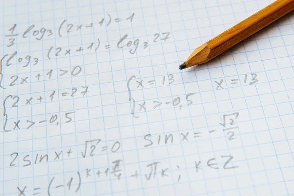 Kare kağıdın formülleri ile dolu