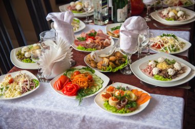 parti Resepsiyon, dekore edilmiş çöl tablo