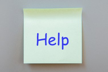 Yapışkanlı not metni bir etiket ile