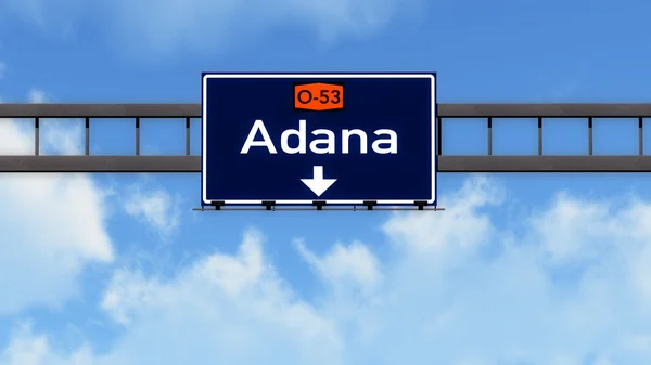 Adana Türkiye'nin karayolu yol işareti — Stok fotoğraf