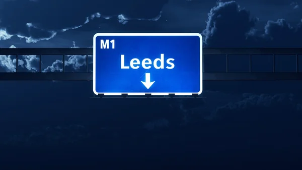 Leeds Engeland Verenigd Koninkrijk Highway Road Sign — Stockfoto