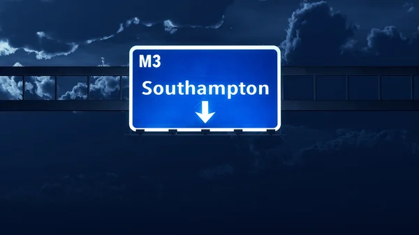 Znak drogowy Southampton Anglia Wielka Brytania autostrady — Zdjęcie stockowe