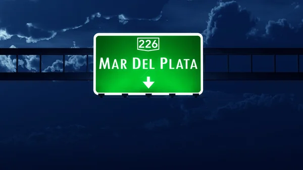 Mar Del Plata Argentina Highway Road Sign di notte — Foto Stock