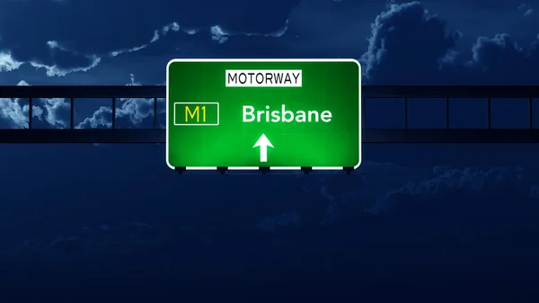 Brisbane Australia autostrada droga znak w nocy — Zdjęcie stockowe