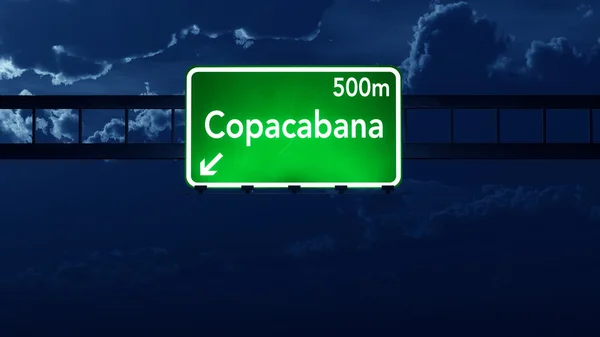 Copacabana Brasile Highway Road Sign di notte — Foto Stock