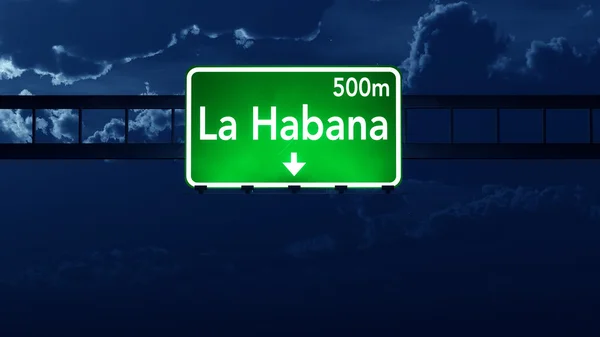 La Habana Cuba autostrady znak drogowy w nocy — Zdjęcie stockowe