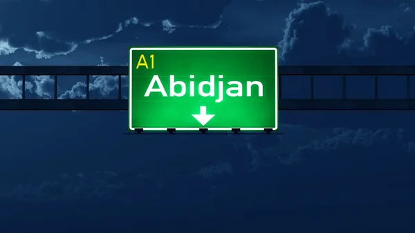 Abidjan Elfenbeinküste Autobahnschild in der Nacht — Stockfoto