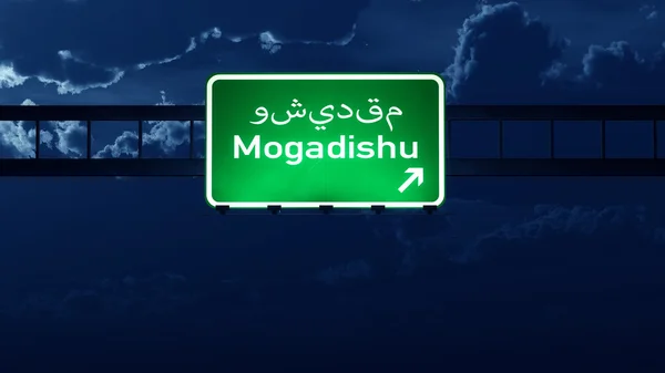 Mogadiscio Somalia Highway Road Sign di notte — Foto Stock