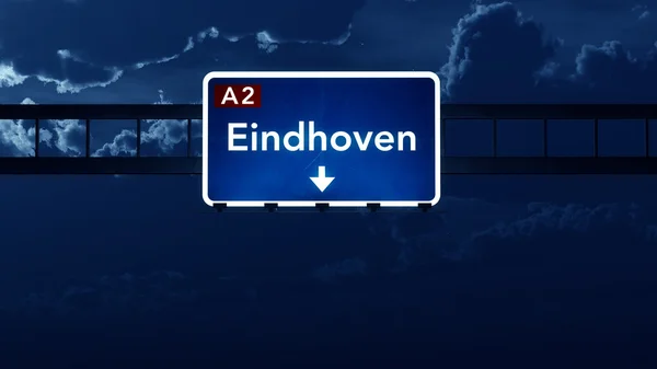 Eindhoven Nizozemsko dálnice dopravní značka v noci — Stock fotografie