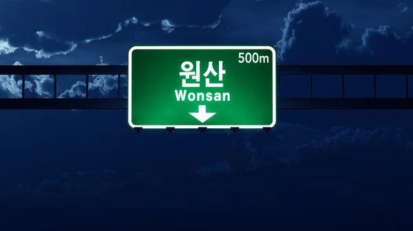 Wonsan Noord-Korea Highway Road Sign at Night — Stockfoto
